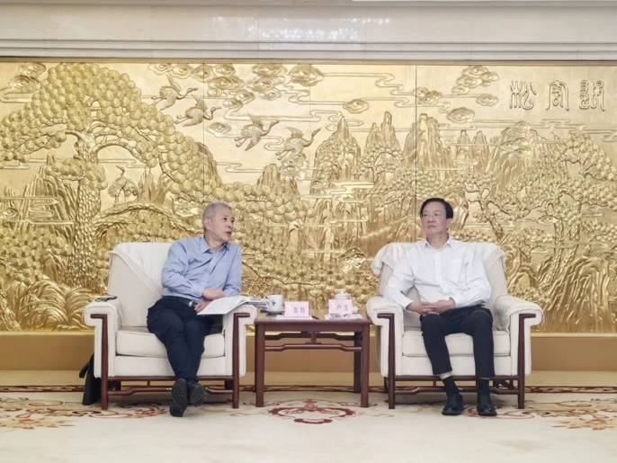 徐鹏拜访中国黄金党委书记、董事长卢进